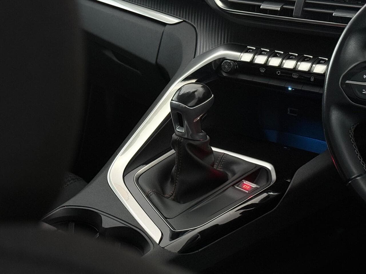 Peugeot 5008 thumbnail Interior Front