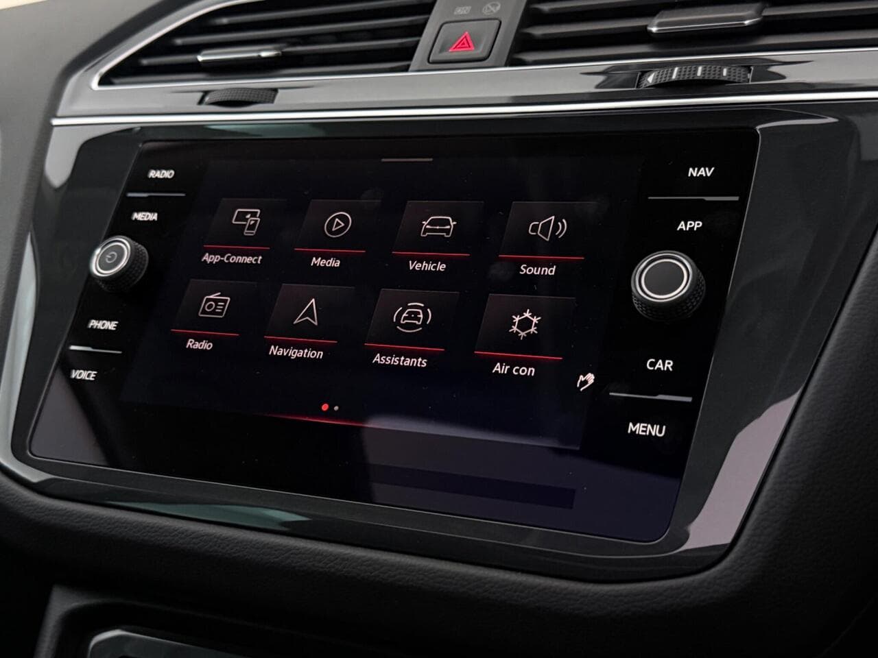 Volkswagen Tiguan thumbnail Infotainment System