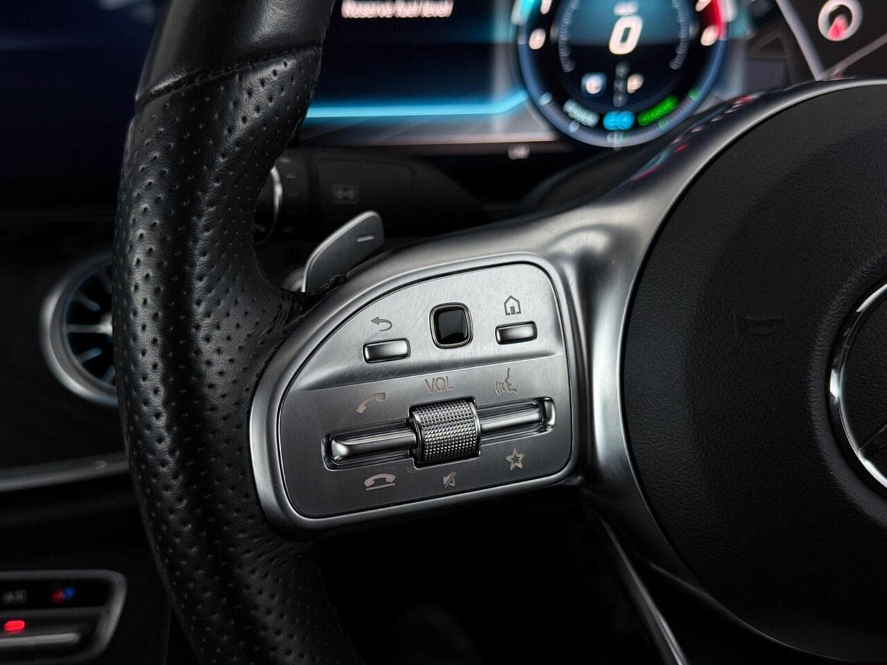 Mercedes-Benz E Class thumbnail Misc Controls