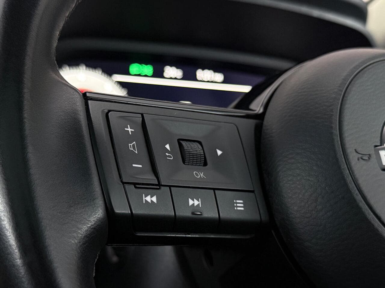 Nissan Qashqai thumbnail Misc Controls
