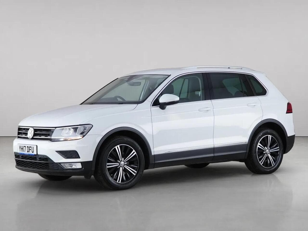 Volkswagen Tiguan thumbnail Front Left