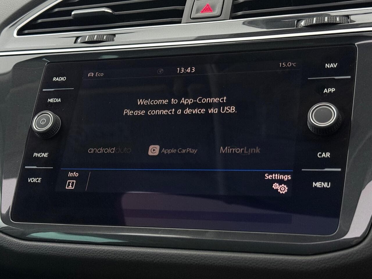 Volkswagen Tiguan thumbnail Infotainment System