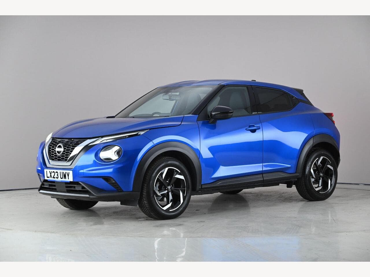 Nissan Juke thumbnail Front Left