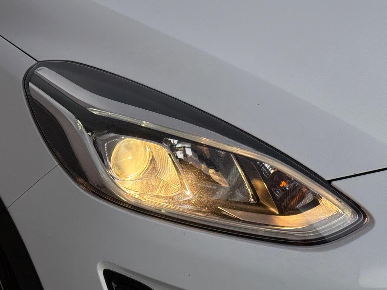 Ford Fiesta thumbnail Lights Front