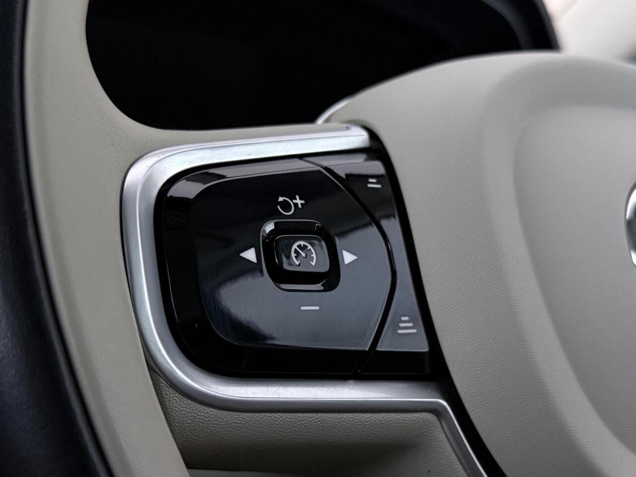 Volvo V90 Cross Country thumbnail Misc Controls