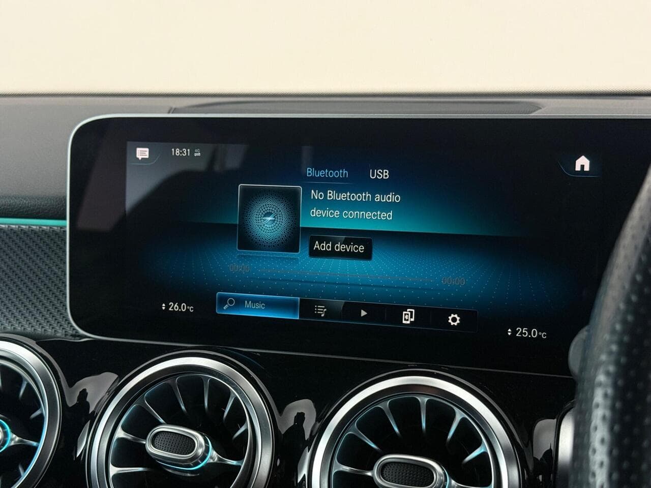 Mercedes-Benz GLB thumbnail Infotainment System