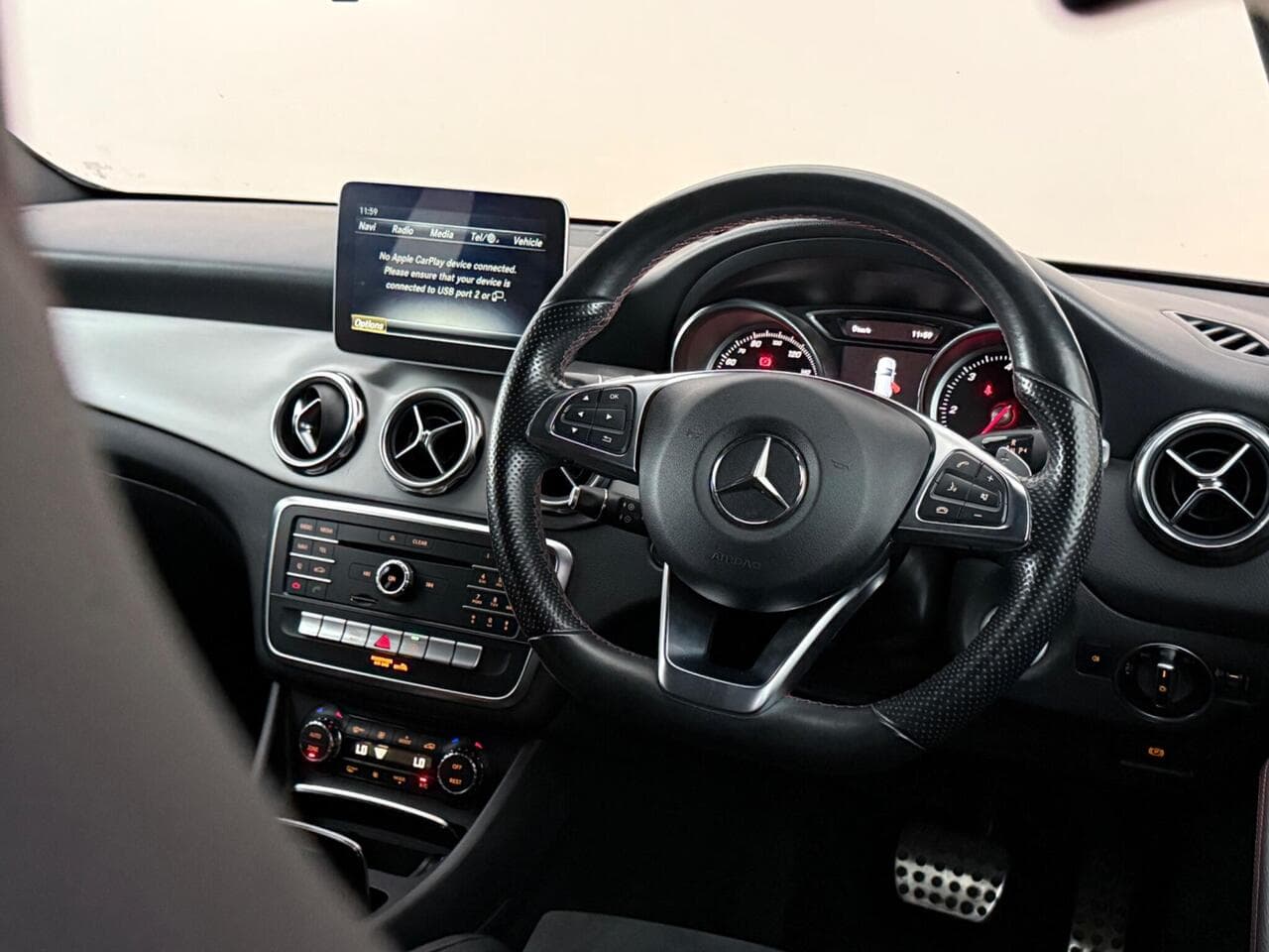 Mercedes-Benz GLA thumbnail Interior Front