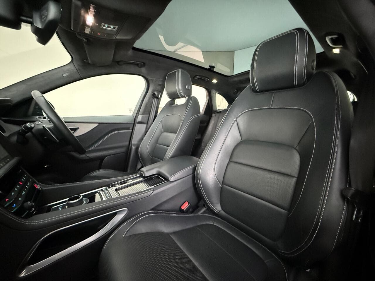 Jaguar F-PACE thumbnail Seat Front Passenger