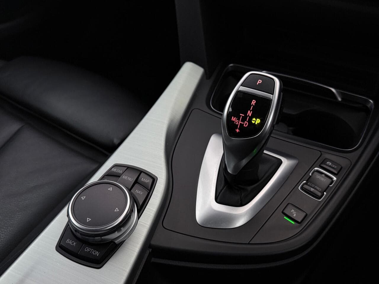 BMW 4 Series thumbnail Interior Front