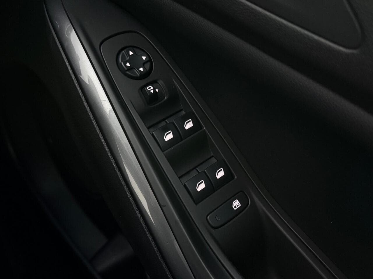 Vauxhall Grandland X thumbnail Misc Controls