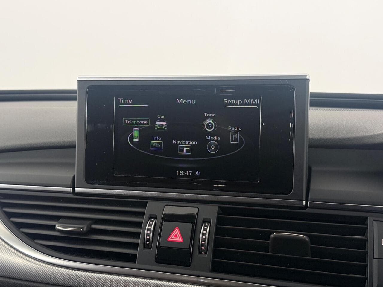 Audi A6 Avant thumbnail Infotainment System