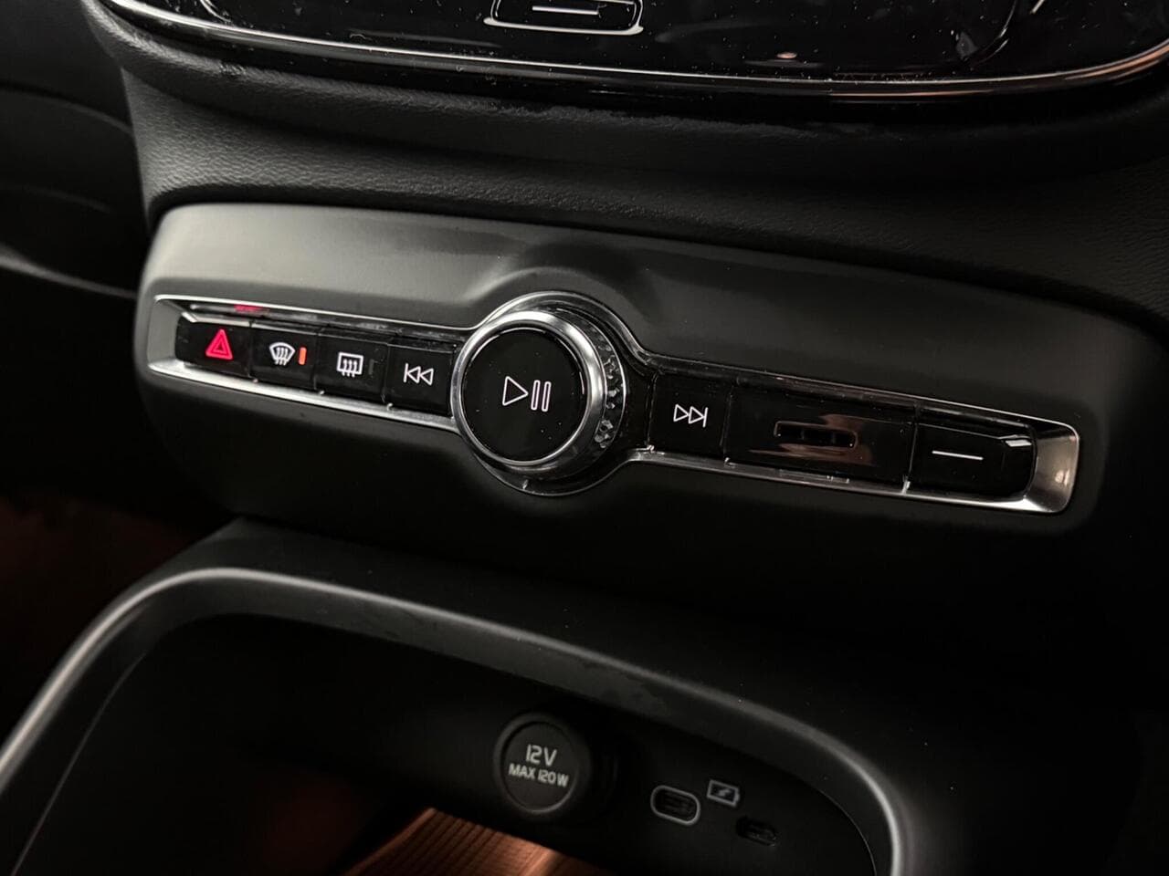 Volvo XC40 thumbnail Misc Controls