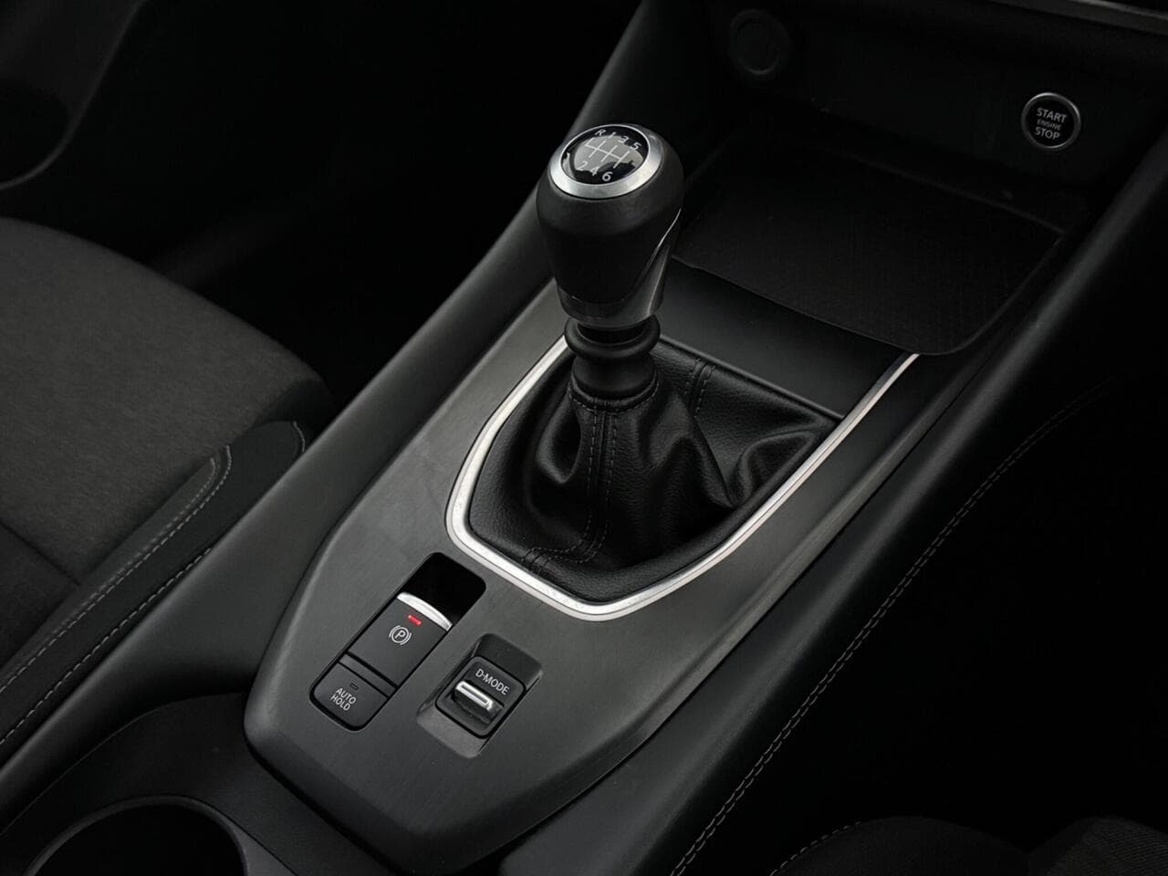 Nissan Qashqai thumbnail Interior Front