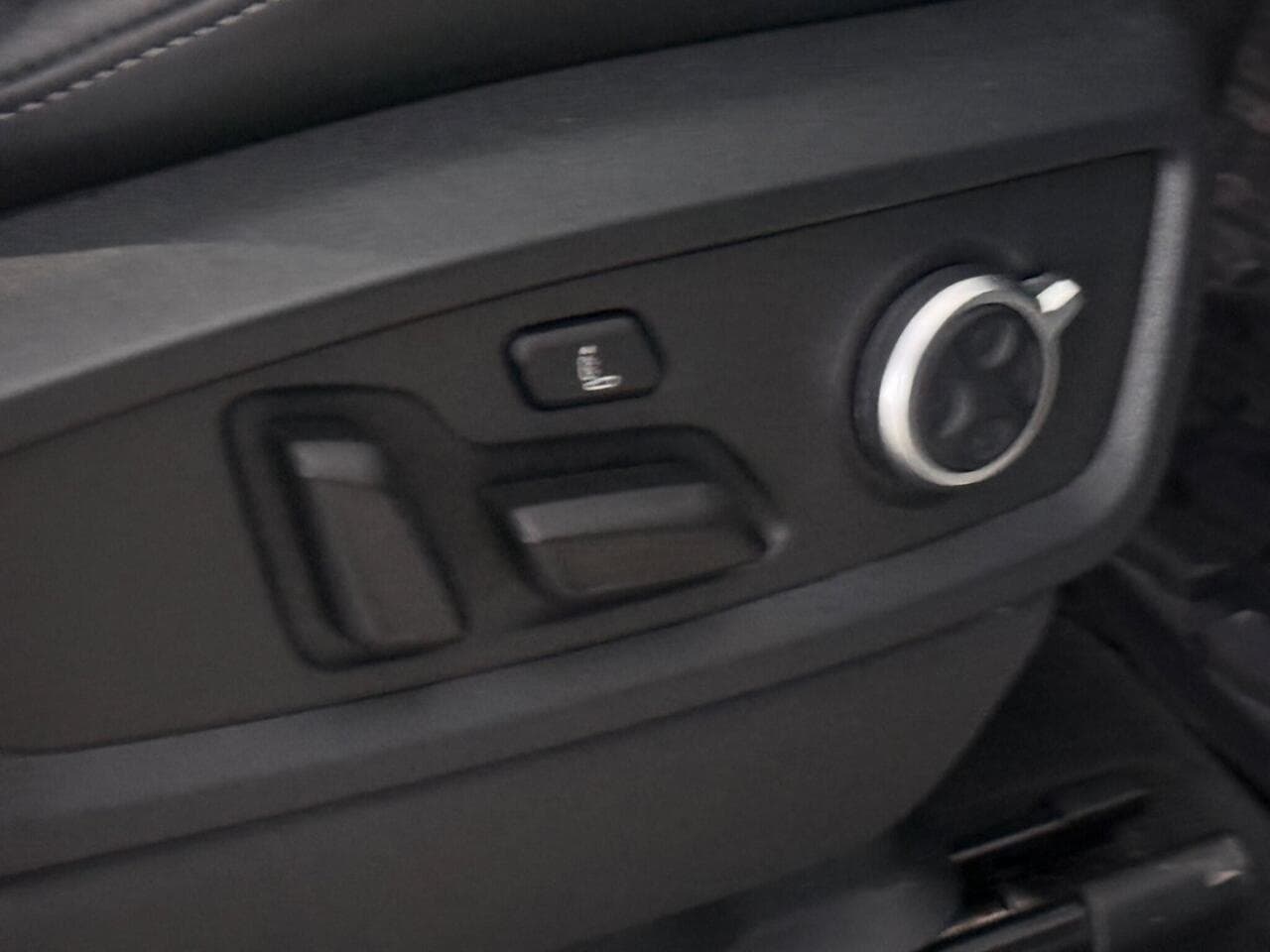 Audi Q5 thumbnail Misc Controls