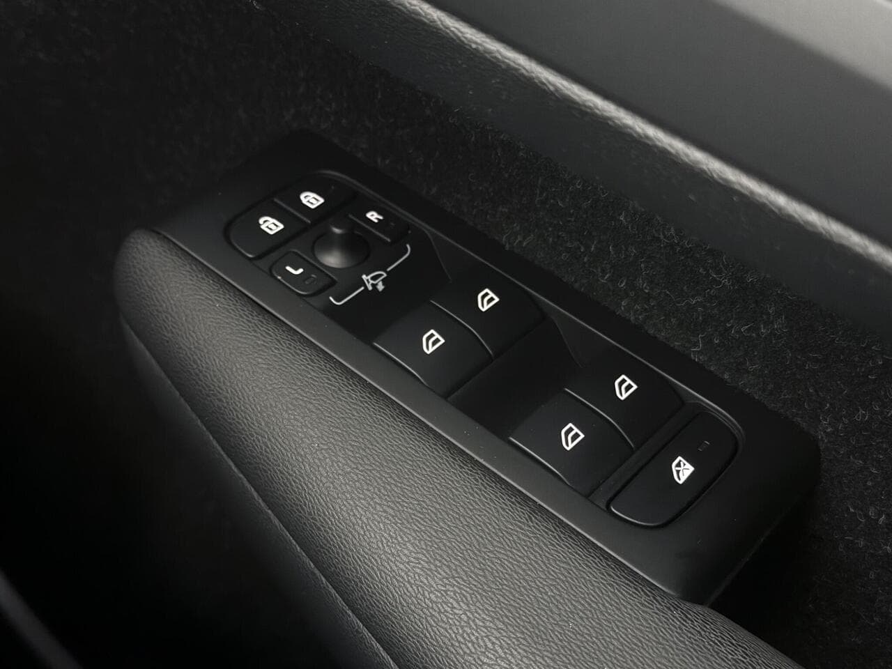 Volvo XC40 thumbnail Misc Controls
