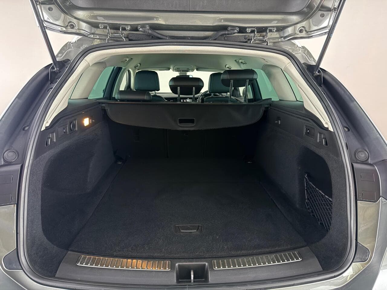 Vauxhall Insignia thumbnail Boot