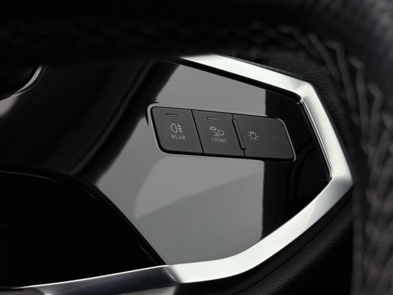 Audi Q3 thumbnail Misc Controls