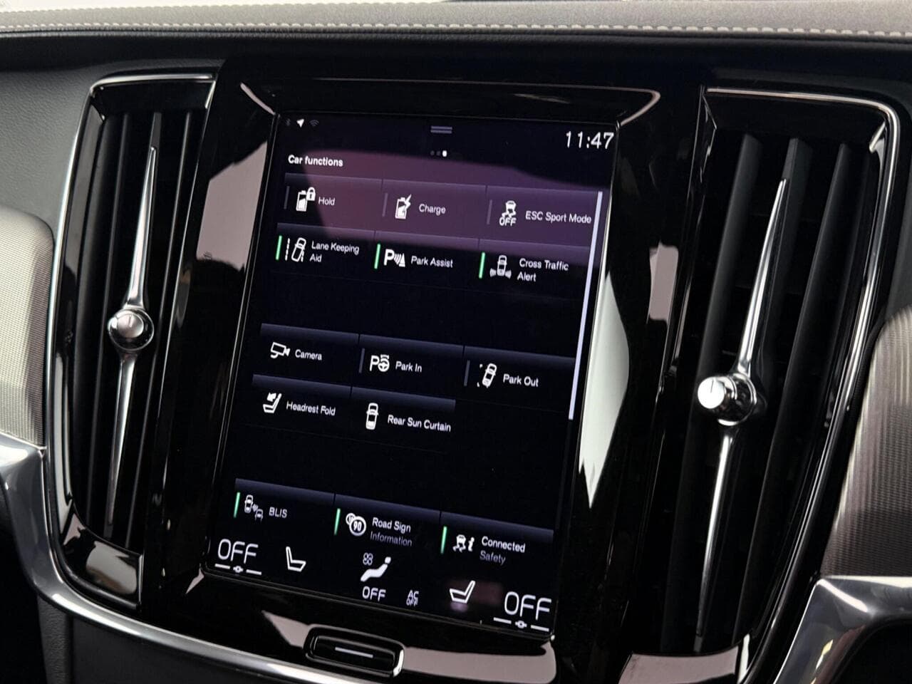 Volvo S90 thumbnail Infotainment System