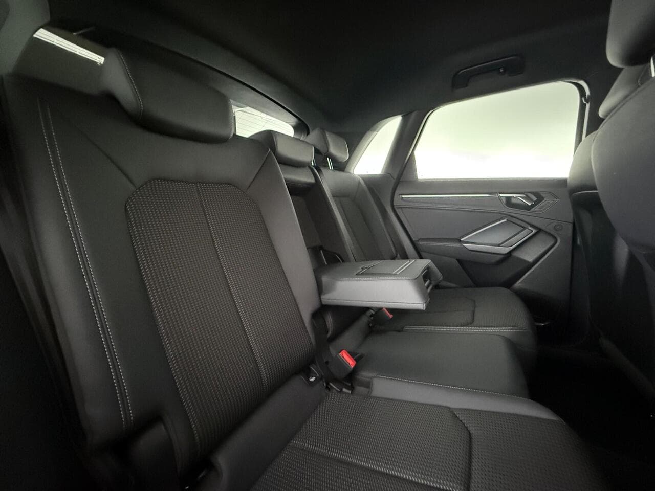Audi Q3 thumbnail Seats Rear