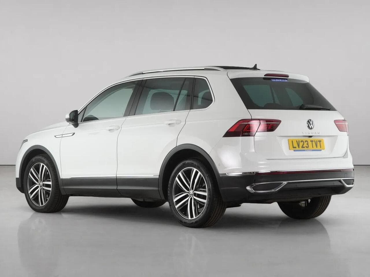 Volkswagen Tiguan thumbnail Rear Left