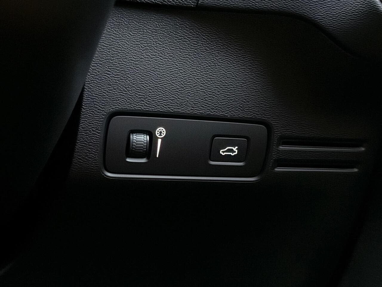 Volvo XC40 thumbnail Misc Controls