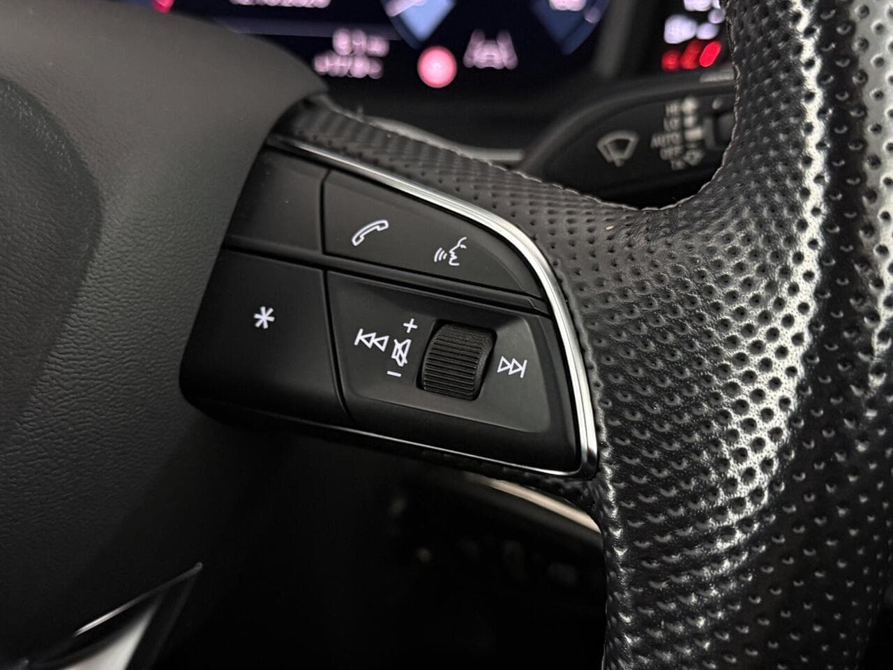 Audi Q3 thumbnail Misc Controls