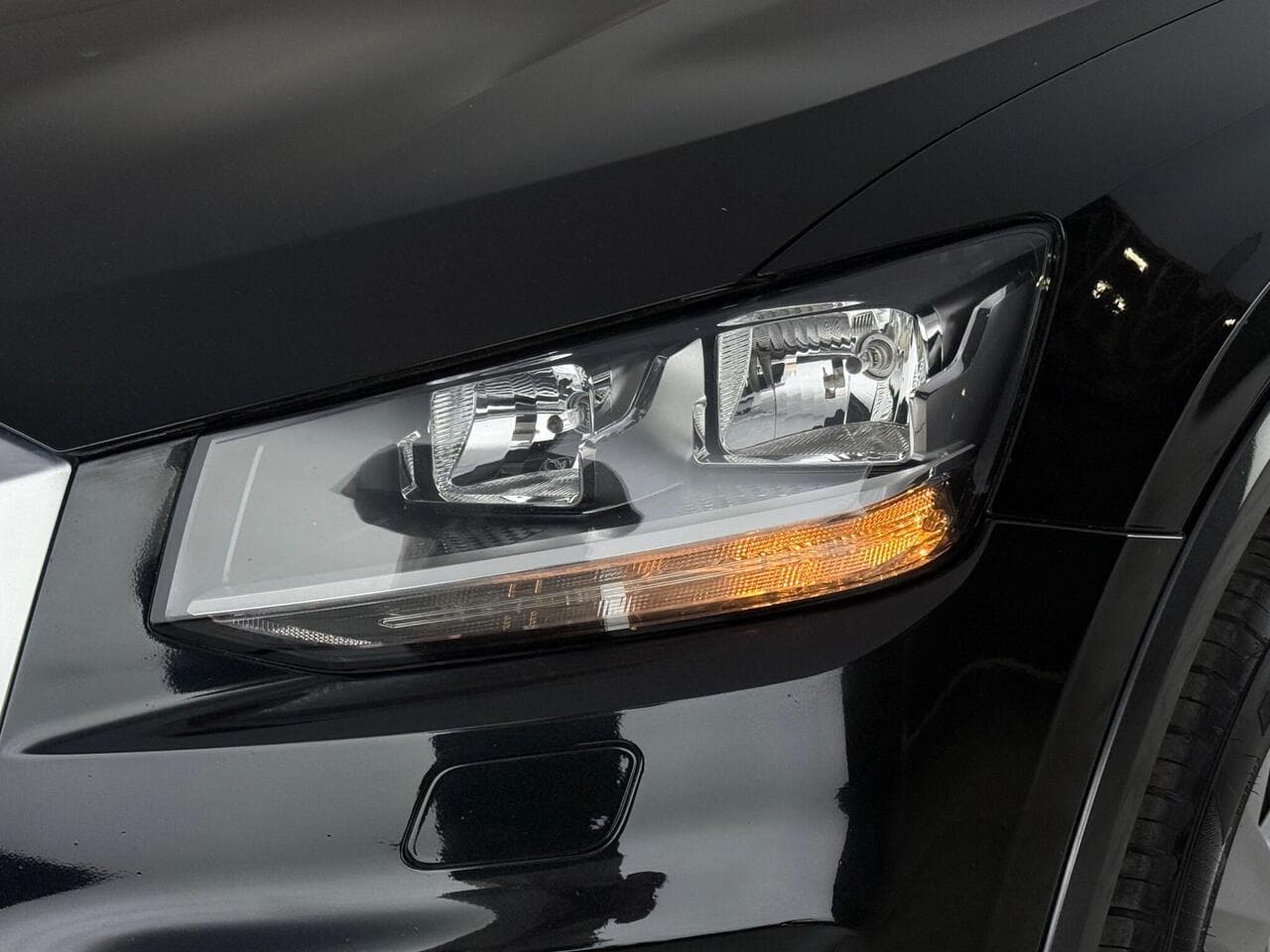 Audi Q2 thumbnail Lights Front