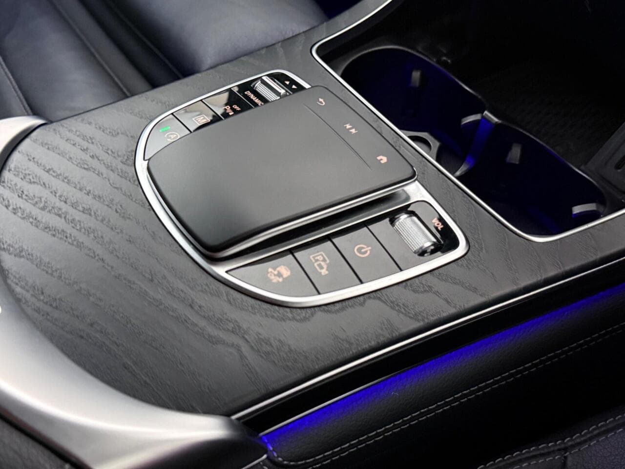 Mercedes-Benz GLC thumbnail Misc Controls