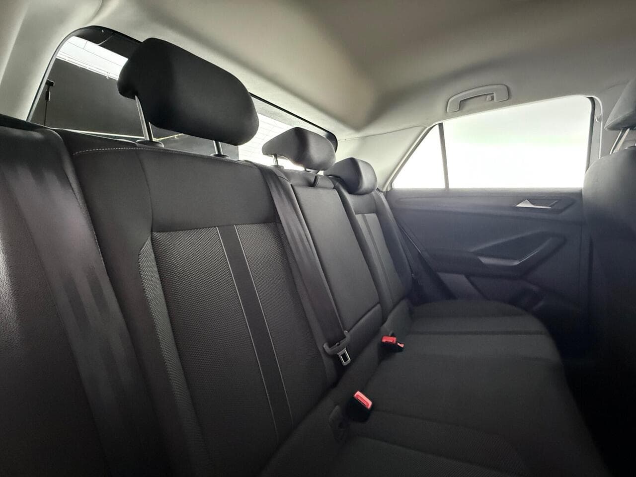 Volkswagen T-Roc thumbnail Seats Rear