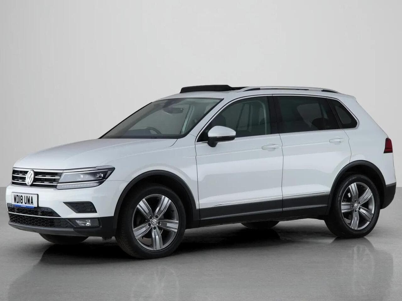 Volkswagen Tiguan thumbnail Front Left