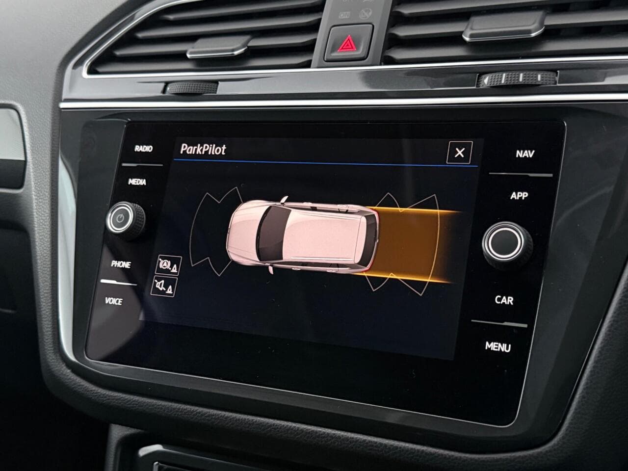 Volkswagen Tiguan thumbnail Infotainment System