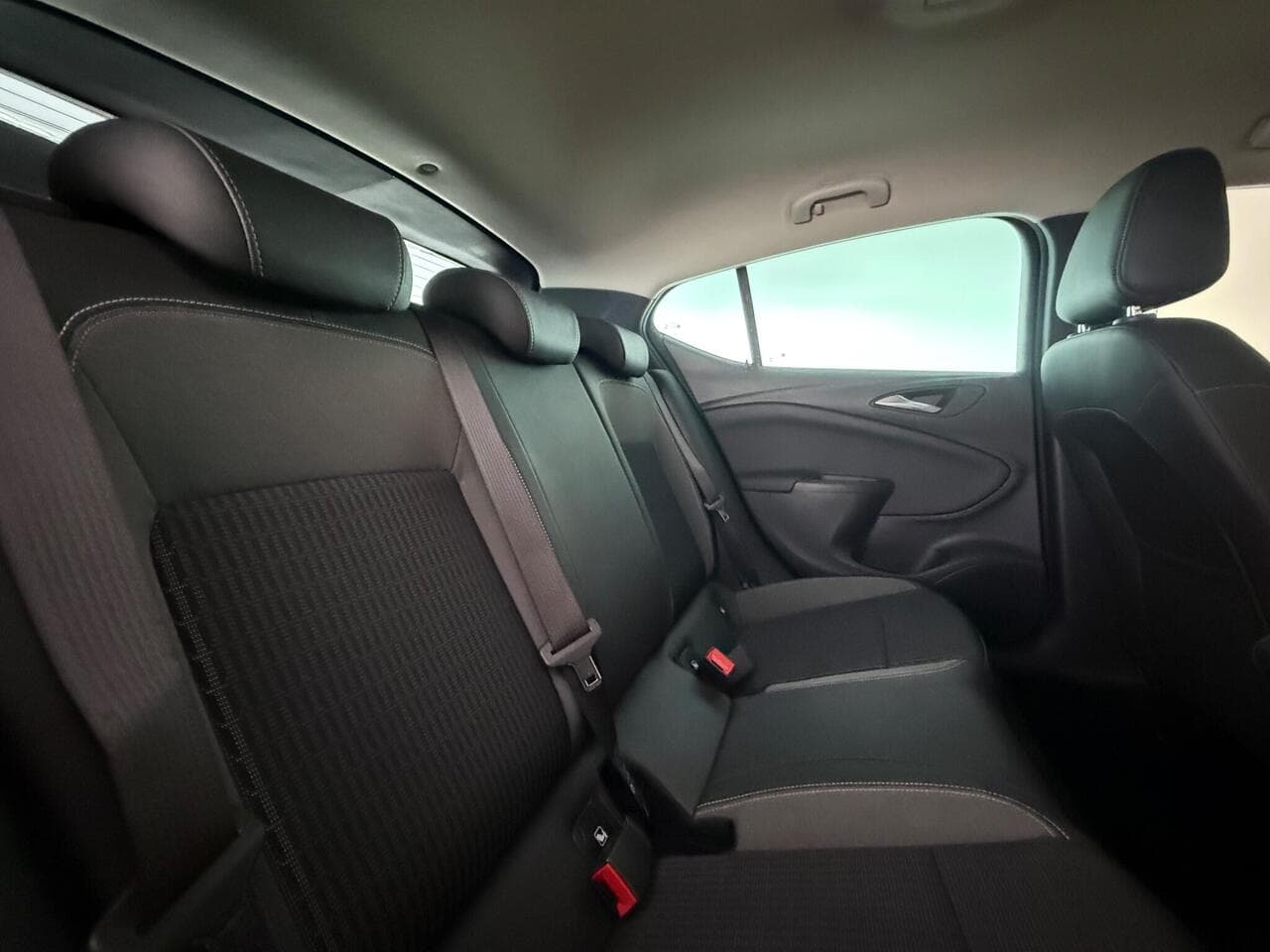Vauxhall Astra thumbnail Seats Rear