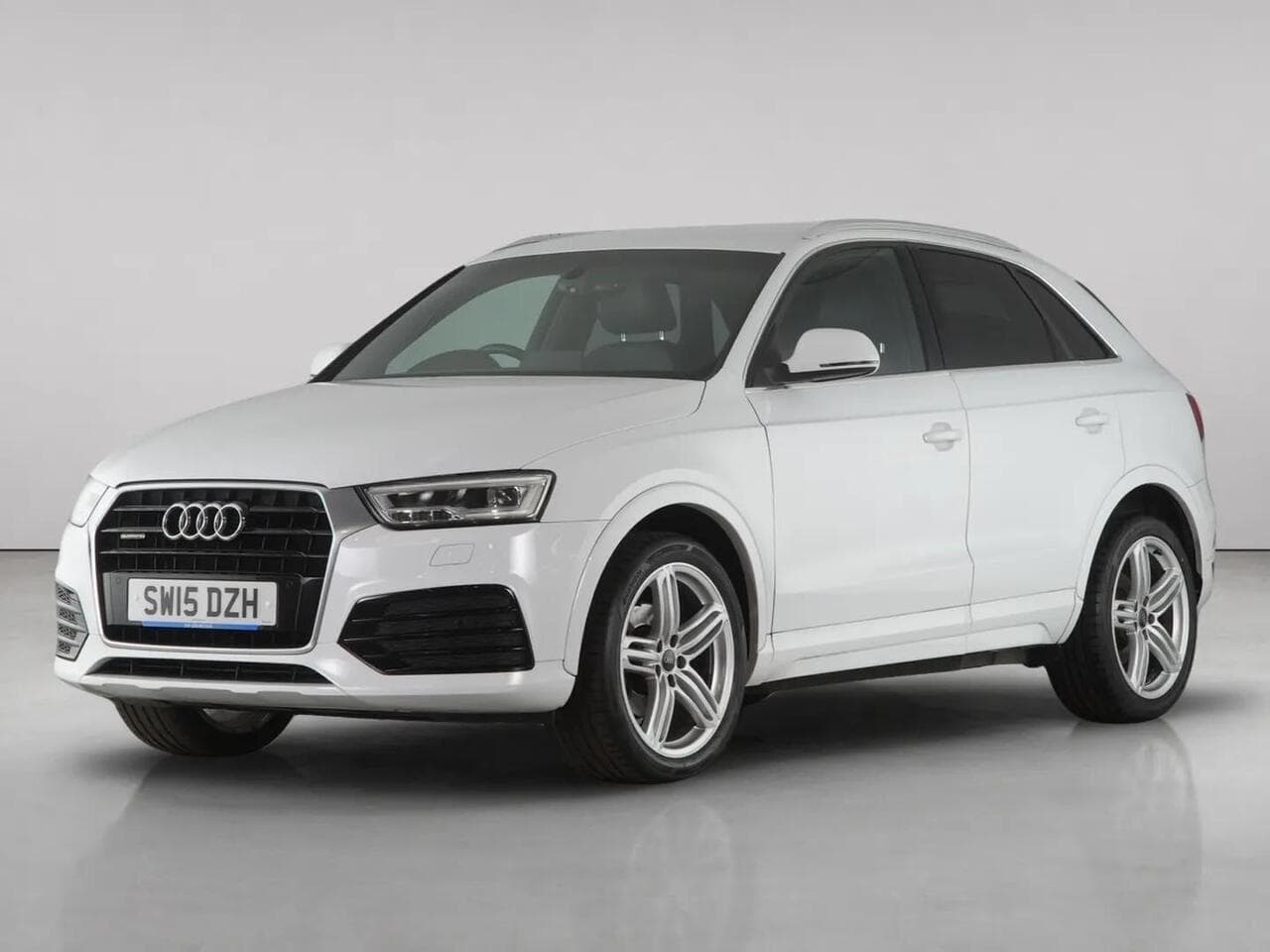 Audi Q3 thumbnail Front Left