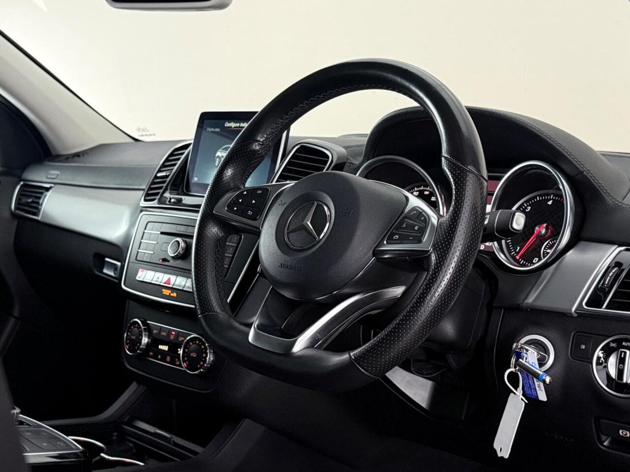 Mercedes-Benz GLE thumbnail Interior Front