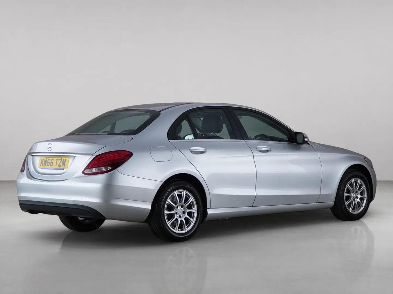 Mercedes-Benz C Class thumbnail Rear Right