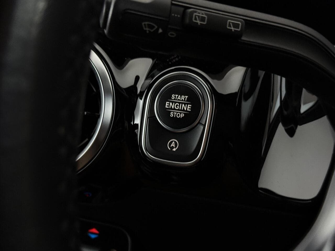 Mercedes-Benz GLA thumbnail Misc Controls