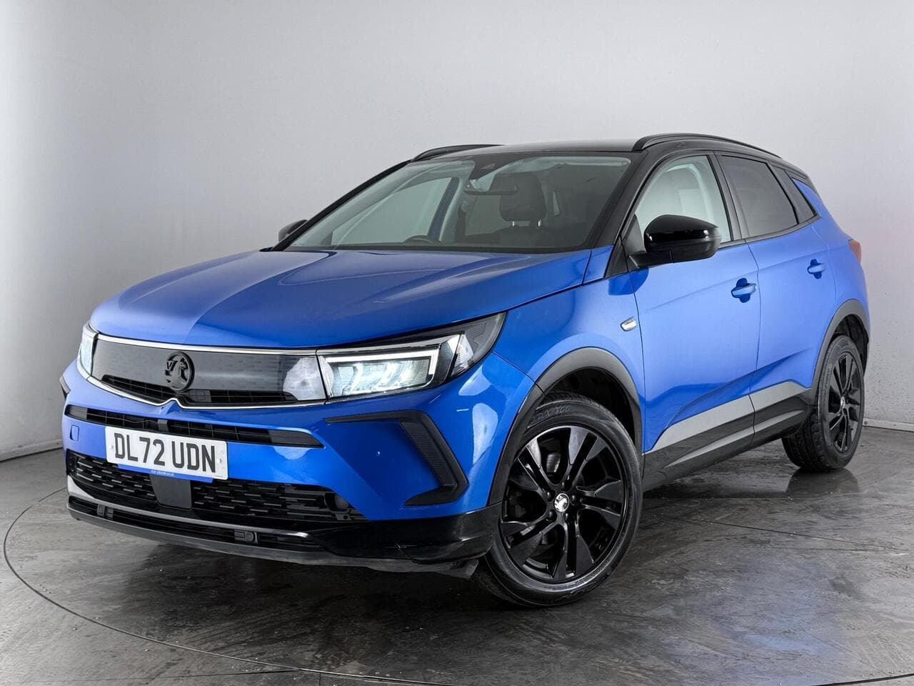 Vauxhall Grandland thumbnail Front Left