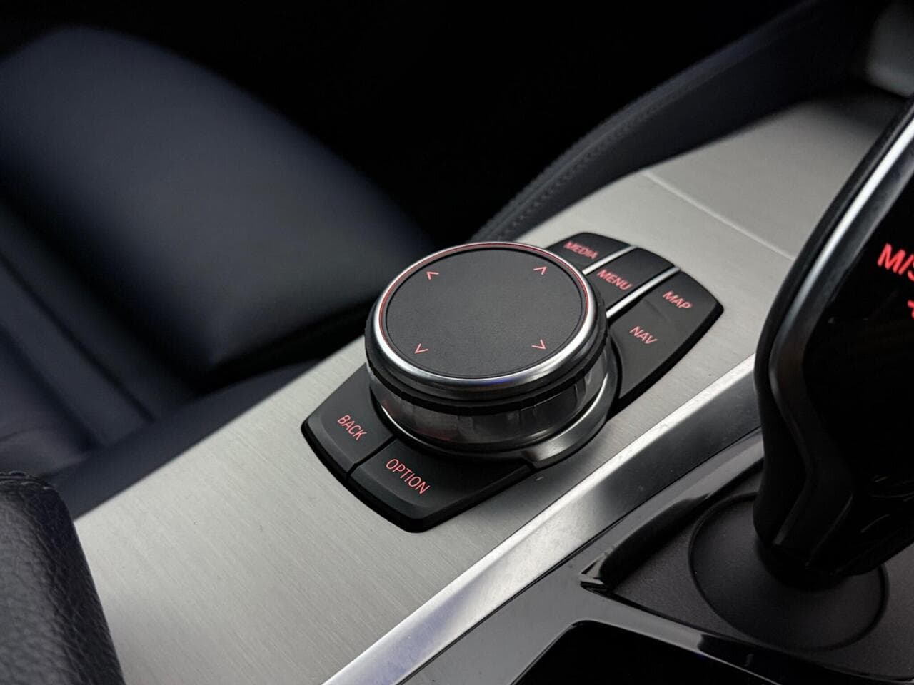 BMW 5 Series thumbnail Interior Front