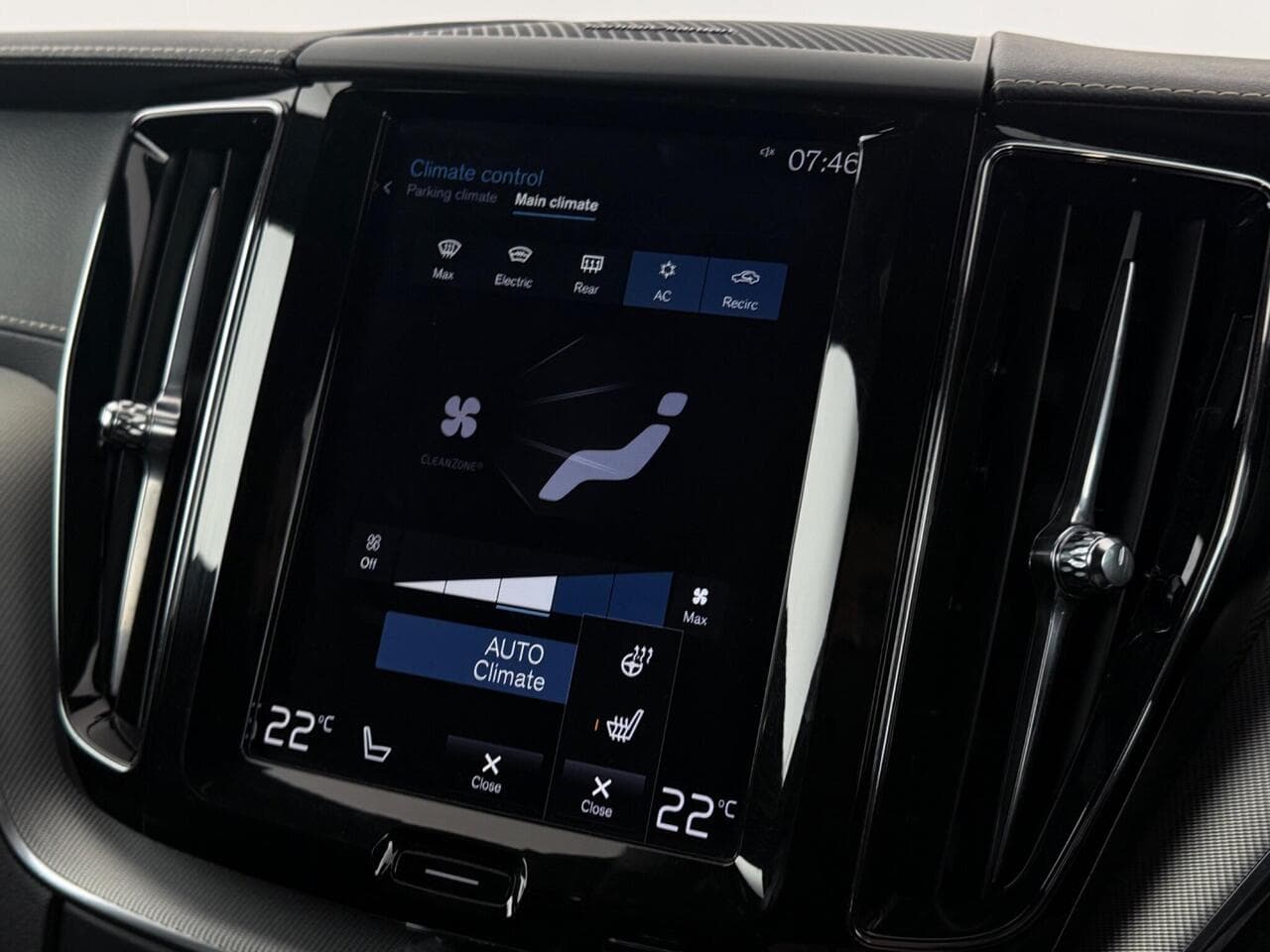 Volvo XC60 thumbnail Infotainment System