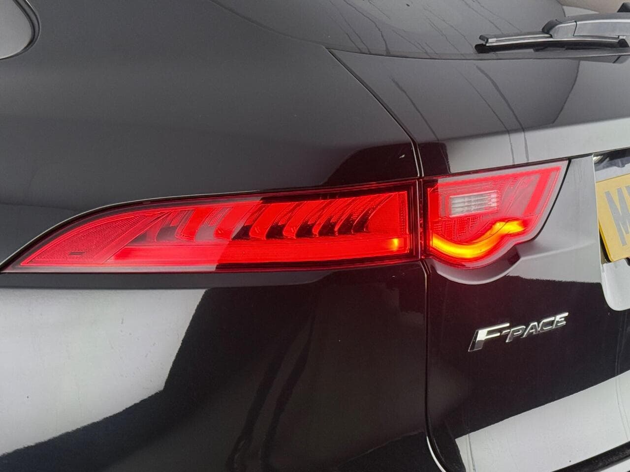 Jaguar F-PACE thumbnail Lights Rear
