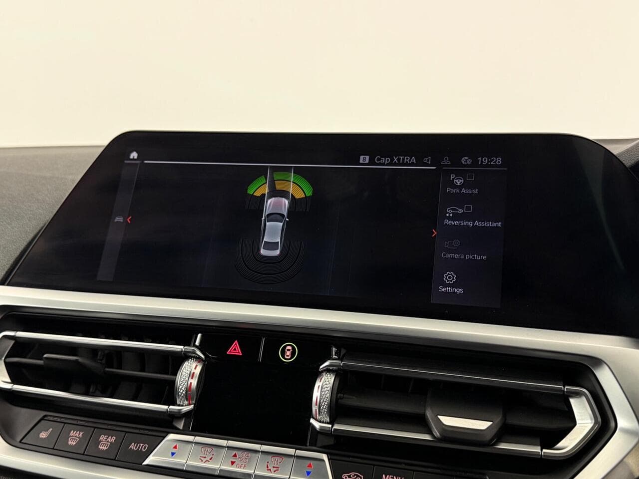 BMW 3 Series thumbnail Infotainment System