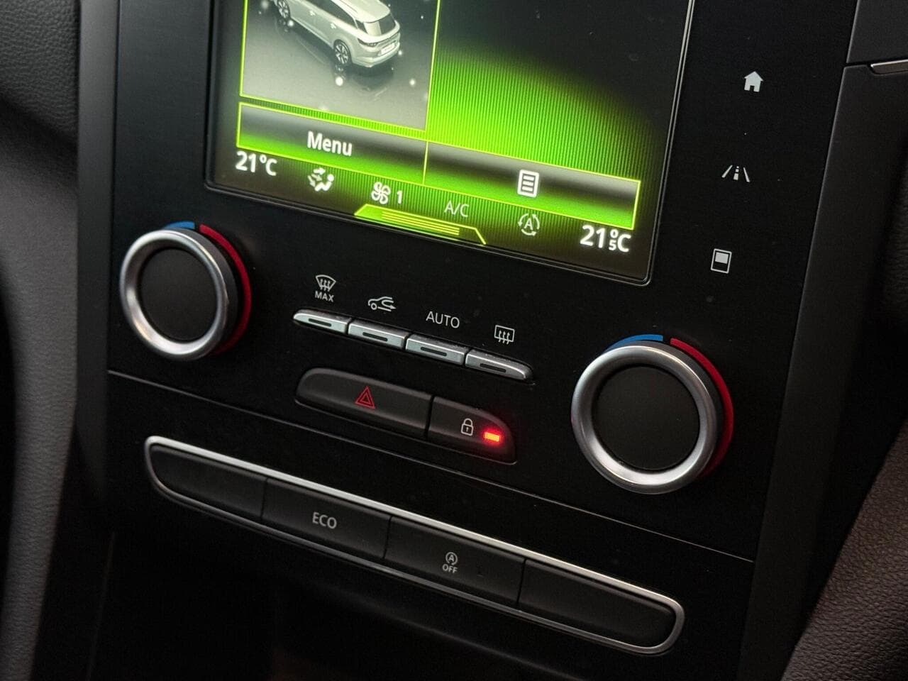 Renault Megane thumbnail Infotainment System