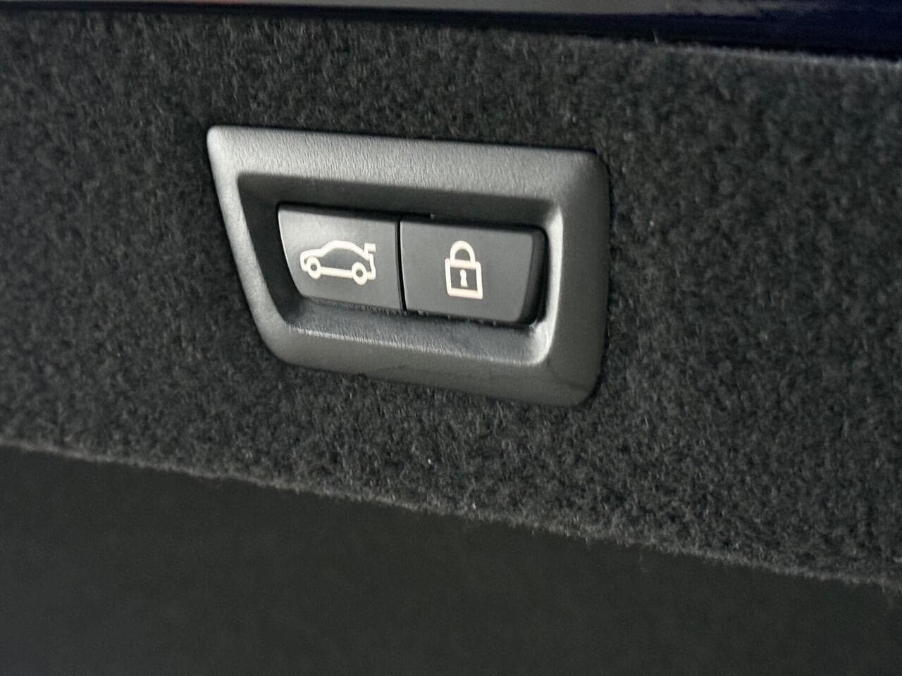 BMW 8 Series thumbnail Misc Controls