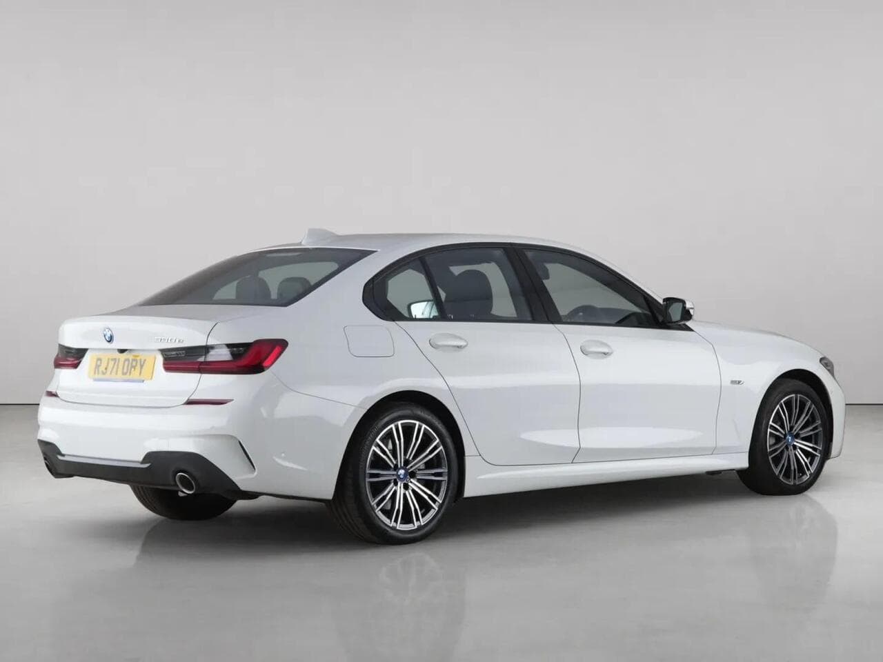 BMW 3 Series thumbnail Rear Right