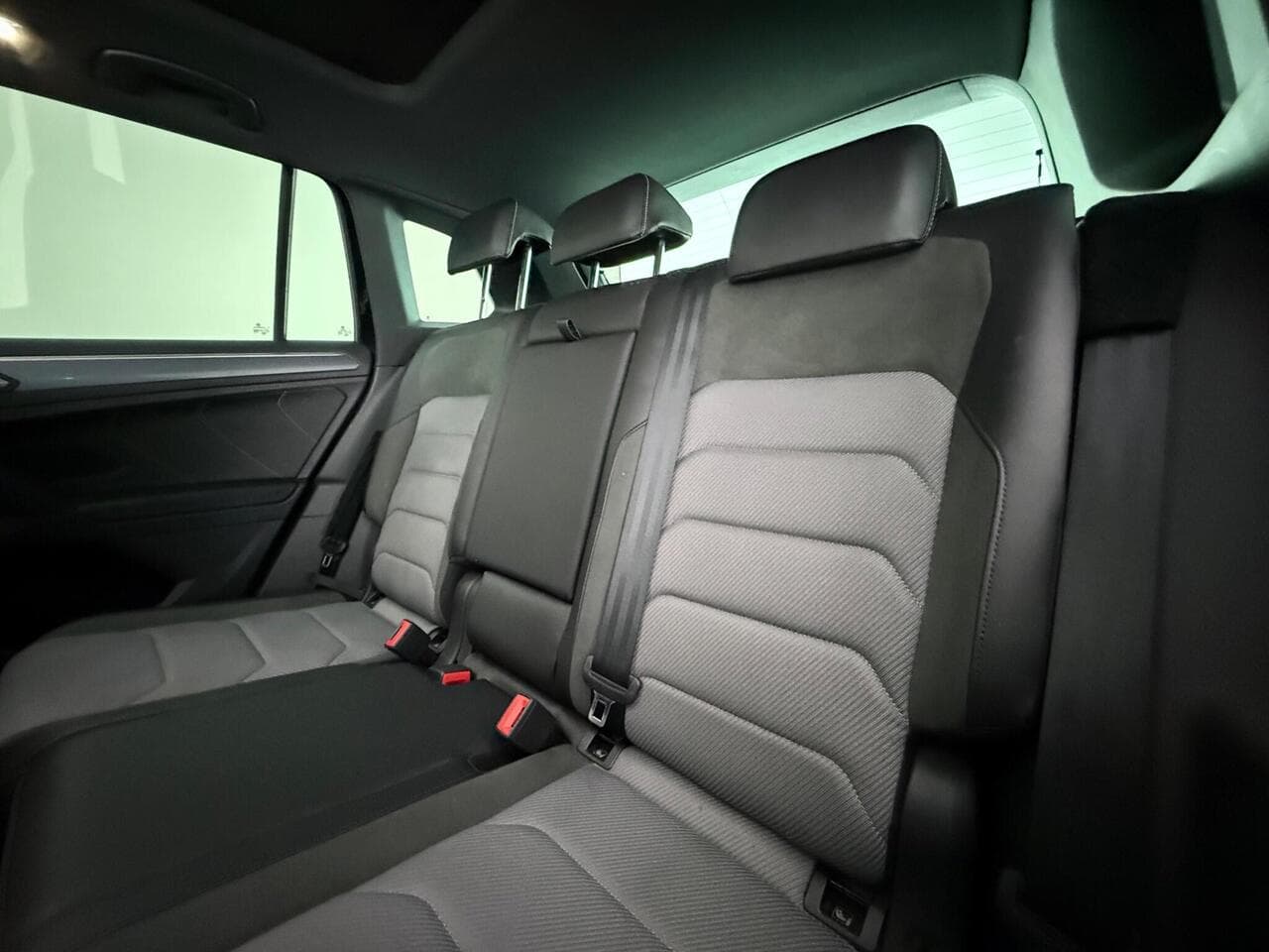 Volkswagen Tiguan thumbnail Seats Rear