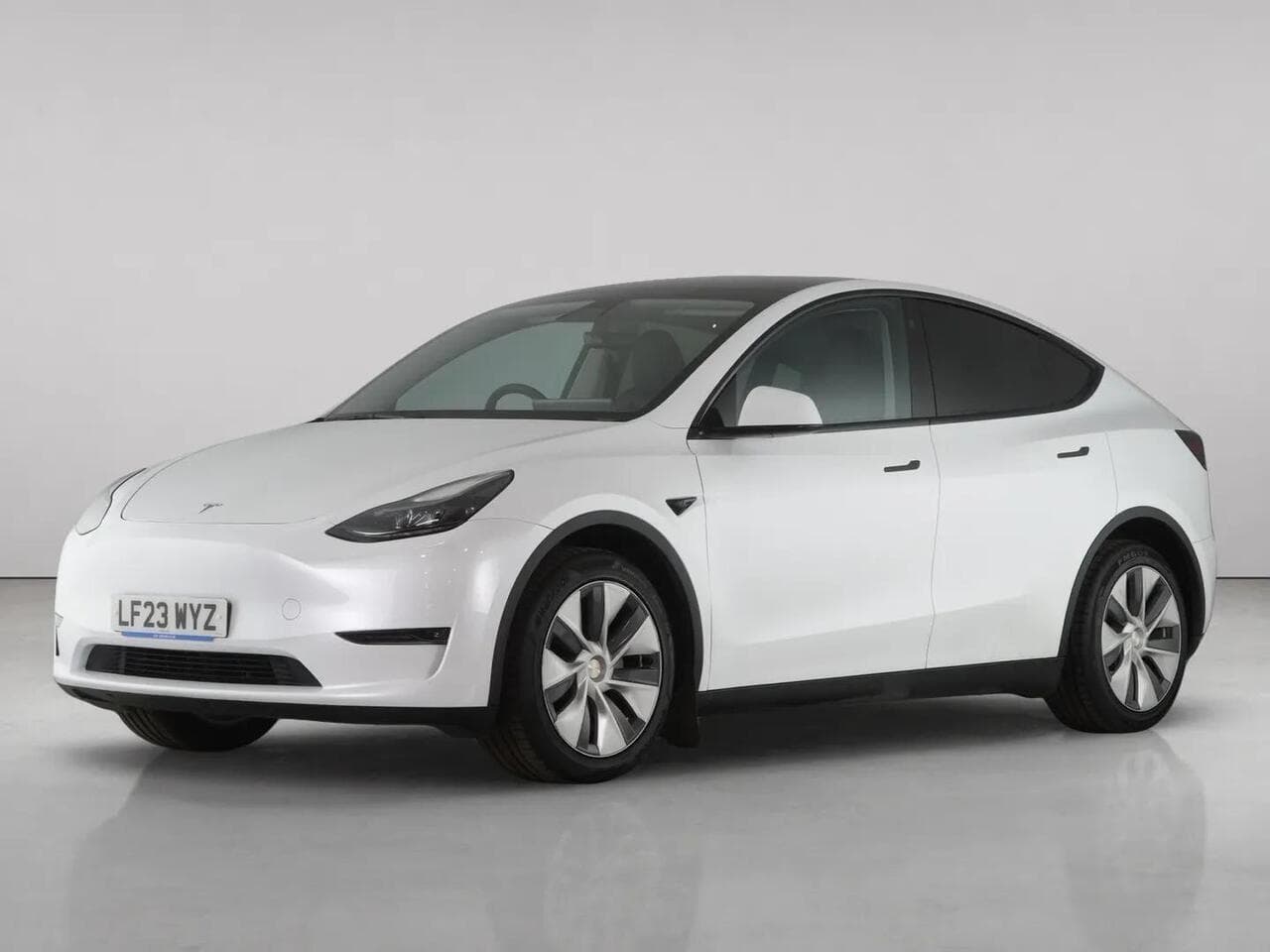 Tesla Model Y thumbnail Front Left
