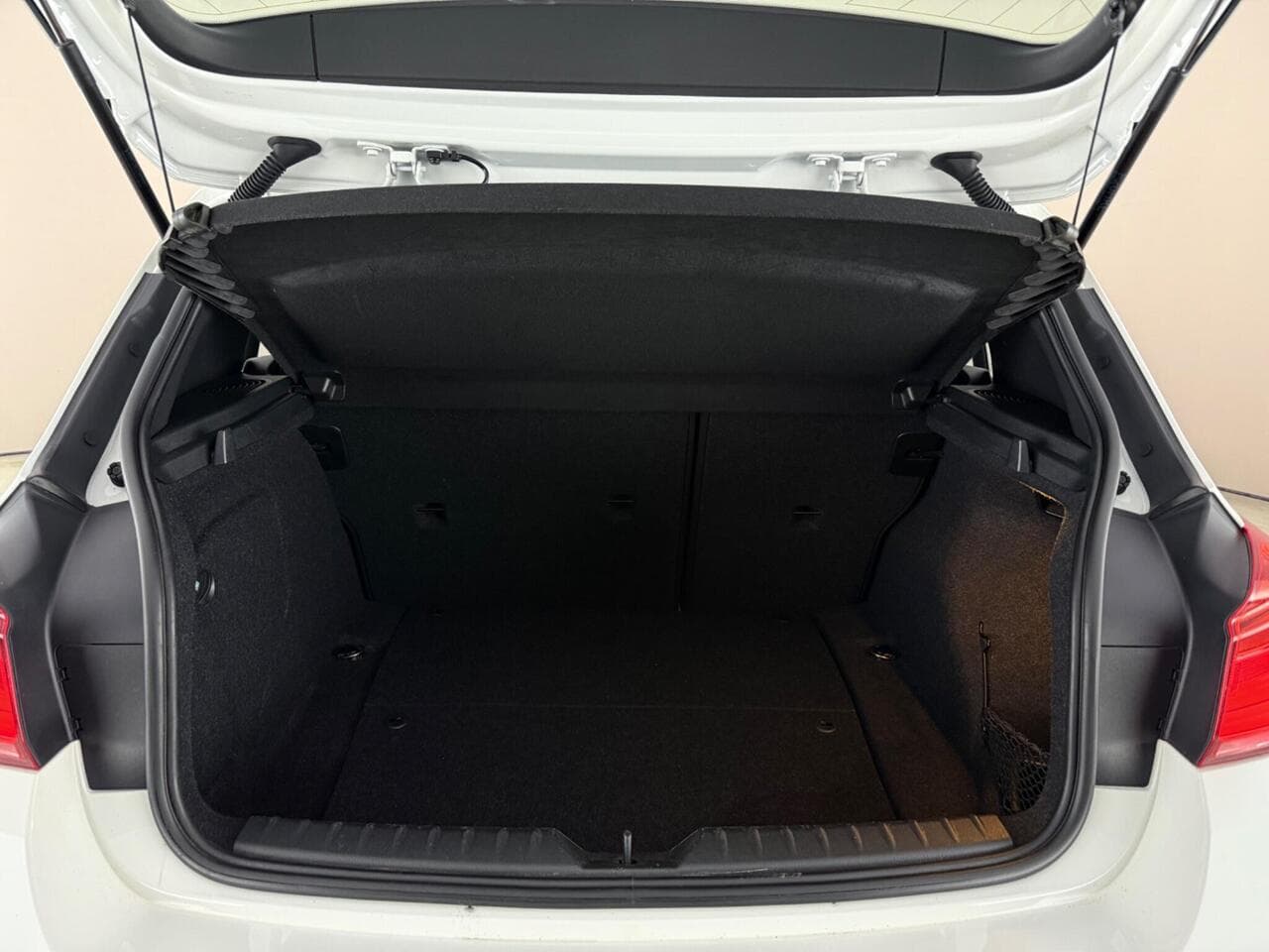 BMW 1 Series thumbnail Boot