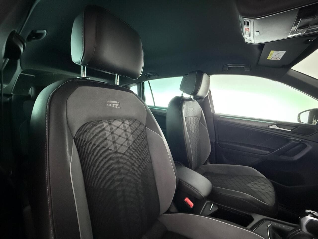 Volkswagen Tiguan thumbnail Seat Driver