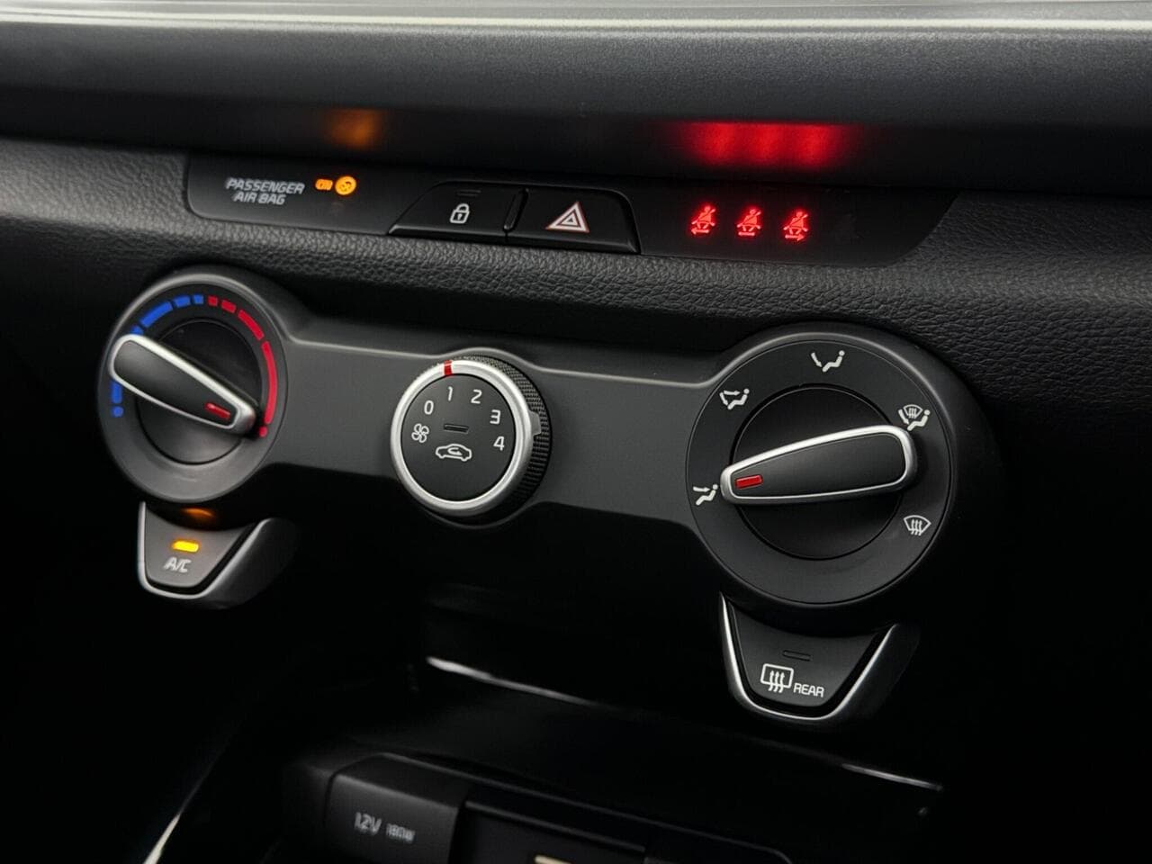 Kia Rio thumbnail Misc Controls