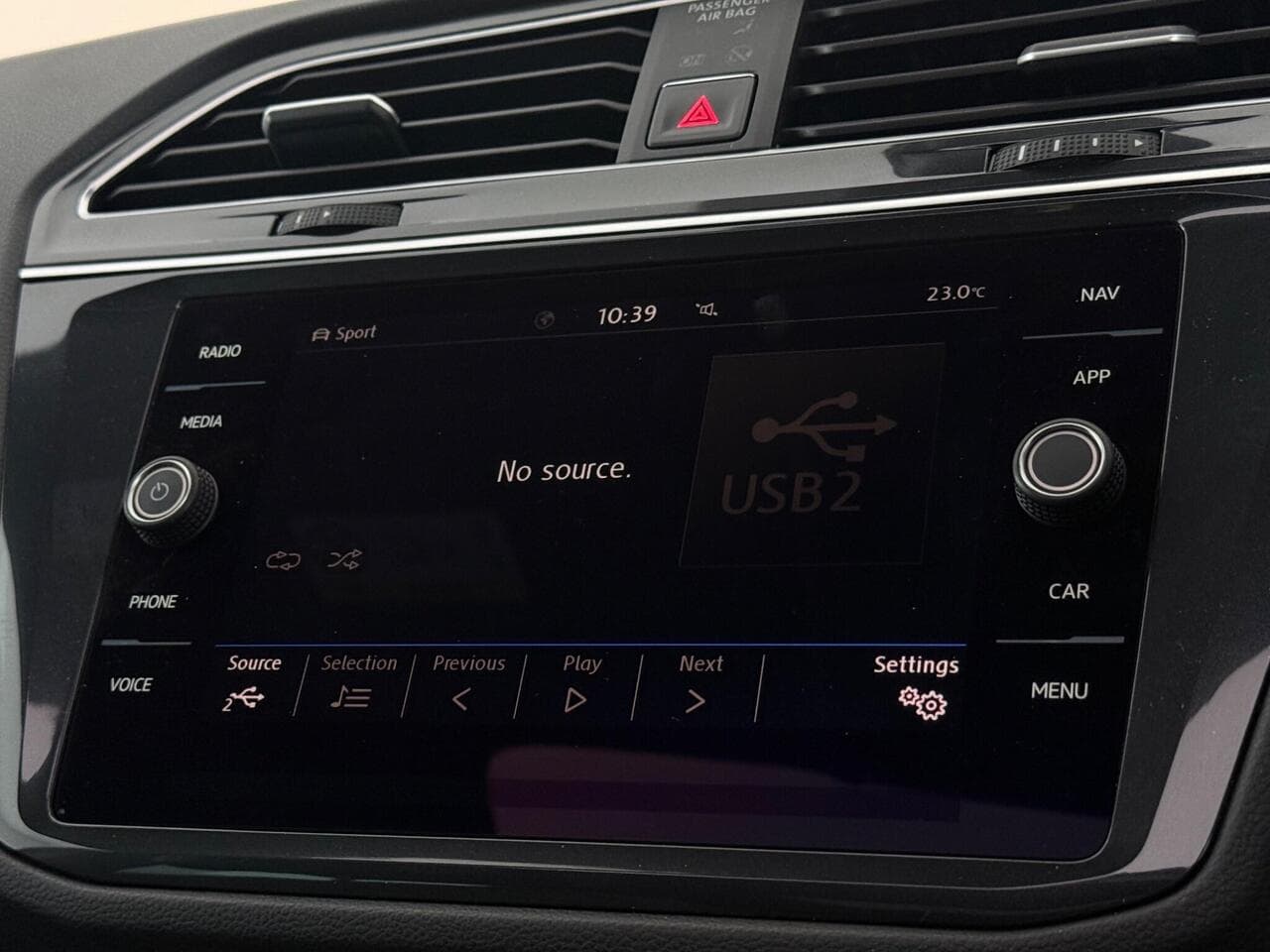 Volkswagen Tiguan thumbnail Infotainment System